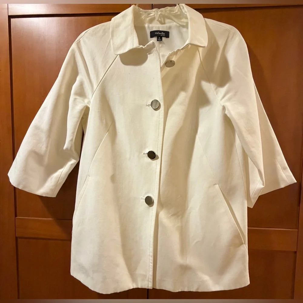 RAEFELLA SPRING COAT
4 BUTTON
SIZE SMALL - Picture 1 of 3
